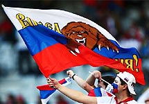Футбольный болельщик с российским флагом. Фото Spiegel