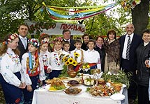 Президент Приднестровья Игорь Смирнов и дети. Фото moikompas.ru