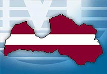 Карта и флаг Латвии. Коллаж Lenta.Ru