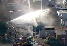Тушение пожара на химзаводе в Слоу. Фото Sky News