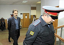 Борис Земцов в здании суда. Фото ''Независимой газеты''