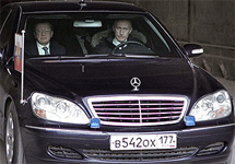Путин за рулем. Фото с сайта www.lenpravda.ru
