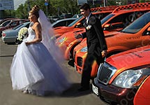 	 Свадебный кортеж. Фото РИА ''Новости''