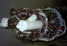 Ядерная электроэнергетическая установка "Топаз", установленная на спутнике "Космос-1818". Фото с сайта www.redstaratom.ru/old_version/nuclear.htm