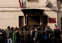 У дверей Хамовнического суда Москвы перед началом слушания дела Ходорковского. Фото Д.Борко/Грани.Ру
