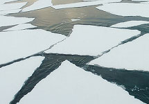 Сломанный лед. Фото РИА ''Новости''