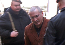 Михаил Ходорковский перед началом судебного заседания. Кадр "Грани-ТВ"