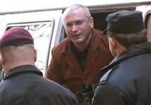 Михаил Ходорковский перед началом судебного заседания. Кадр "Грани-ТВ"