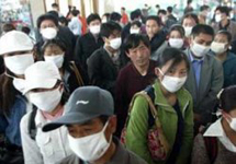 Китайцы, защищающиеся от атипичной пневмонии. Фото с сайта www.chita.ru