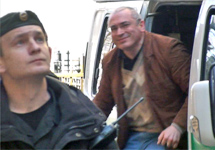 Михаил Ходорковский перед заседанием суда. 2009 год. Кадр Грани-ТВ