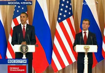 Барак Обама и Дмитрий Медведев. Кадр "Вестей".