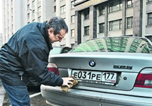 Машина у Госдумы. Фото с сайта kp.ru
