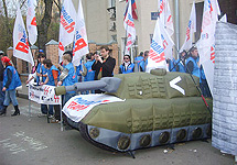 Резиновый танк. Фото с сайта Новый регион