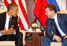 Дмитрий Медведев и Барак Обама на встрече в Сингапуре. Фото Reuters