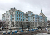 Нахимовское военно-морское училище. Фото с сайта www.enlight.ru