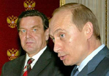 Герхард Шредер и Владимир Путин на пресс-конференции после встречи в Кремлен. Фото AP