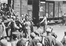 Фото с сайта www.holocaustcenter.org