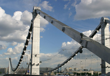 Крымский мост. Фото с сайта www.moscowvision.ru