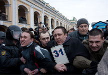Петербург, Гостиный двор, 31.03.2010. Фото: sergey-chernov.livejournal.com