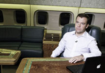 Дмитрий Медведев в самолете. Фото с сайта www.bizavnews.ru