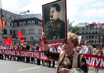 Демонстрация коммунистических сил в честь дня Победы. Фото Евгении Михеевой/Грани.Ру
