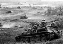 Ввод советских войск в Бессарабию. Фото с сайта www.dic.academic.ru