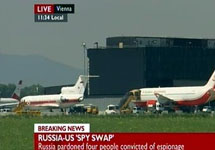 Самолеты в аэропорту Вены. Кадр BBC News