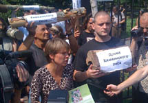 Задержание экологов у Белого дома. Фото с сайта www.ecmo.ru