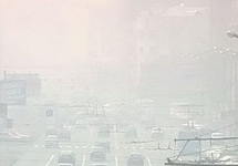 Москва в дыму горящих торфяников. Кадр телеканала Вести