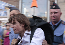 Разгон акции на Триумфальной 31 июля 2010 года. Фото Евгении Михеевой, Грани.Ру