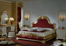 Кровать с отделкой золотом. Фото aristokrat74.ru