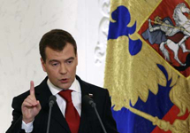 Дмитрий Медведев зачитывает текст послания к Федеральному собранию. Фото с сайта www.rfi.fr