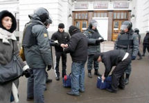 ОМОН у Киевского вокзала. Фото с сайта NEWSru.com