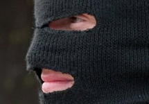 Человек в маске. Фото с сайта www.libymax.ru