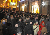 Минск вечером 19 декабря. Митинг оппозиции. Любительский кадр с сайта yfrog.com 