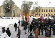 Митинг на Пионерской площади в Петербурге. Фото с сайта www.tv100.ru