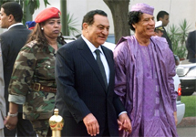 Хосни Мубарак и Муамар Каддафи. Фото с сайта qunfuz.files.wordpress.com