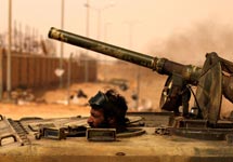 Танкист ливийской армии. Фото Guardian