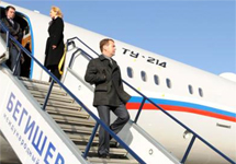 Дмитрий Медведев на трапе президентского Ту-214ПУ. Фото с сайта business-gazeta.ru