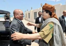 Джейкоб Зума и Муамар Каддафи. Фото с сайта greatindaba.com