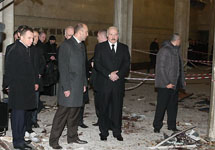 Александр Лукашенко на месте взрыва. Фото: БелТа