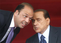 Анджелино Альфано и Сильвио Берлускони. Фото с сайта massimo.delmese.net
