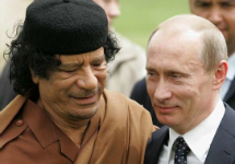 Муамар Каддафи и Владимир Путин. Фото с сайта yuga.ru