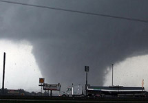 Торнадо. Фото с сайта www.tuscaloosanews.com