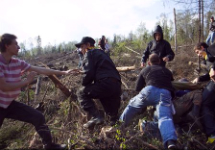 Нападение на экологов в Химкинском лесу. Слева - активист Ярослав Никитенко. Фото "Радио Свободы"
