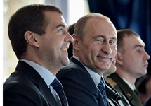 Дмитрий Медведев и Владимир Путин. Фото с сайта  www.fotopolitika.ru