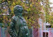 Памятник Иосифу Бродскому в Москве. Фото с сайта artrussia.ru