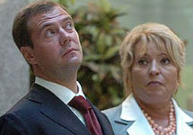 Дмитрий  Медведев и Валентина Матвиенко. Фото с сайта АПН