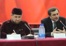 Рамзан Кадыров и Владислав Сурков. Фото с сайта Грозный-Информ