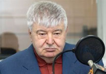 Гавриил Попов. Фото с сайта www.newsland.ru